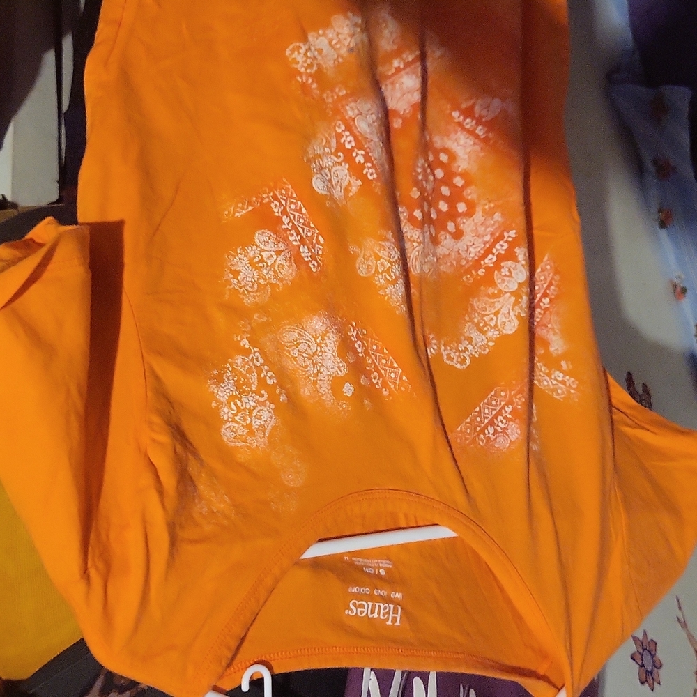 Gently used orange t shirt size small